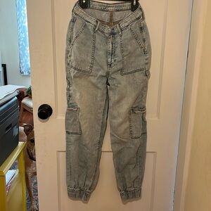 American Eagle Size 4 Short cargo jeans elastic ankles